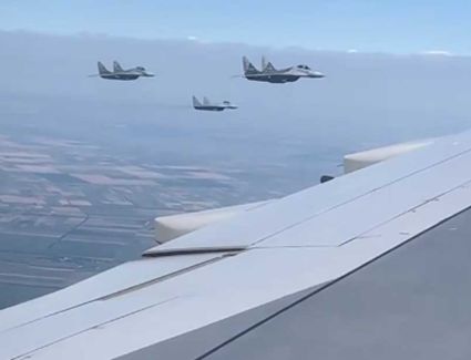 المقاتلات الصربية ترافق شرفيا طائرة الرئيس السيسي