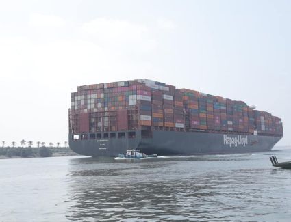 الفريق أسامة ربيع:"قناة السويس تشهد عبور ٨٩ سفينة كأعلى معدل عبور يومي للسفن العابرة بإجمالي حمولات صافية ٥,٢ مليون طن"