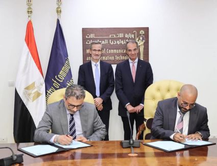وزير الاتصالات يشهد توقيع اتفاقية تعاون بين شركة Nokia العالمية ومصنع اتصال للصناعات المتطورة EAI لإنتاج هواتف Nokia  فى مصر