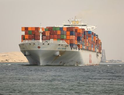 الفريق أسامة ربيع: قناة السويس تشهد عبور ٥٧ سفينة من الاتجاهين بحمولات صافية  ٣,٤مليون طن
