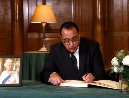 رئيس الوزراء يشارك نيابة عن الرئيس فى المراسم الرسمية لجنازة الملكة إليزابيث الثانية