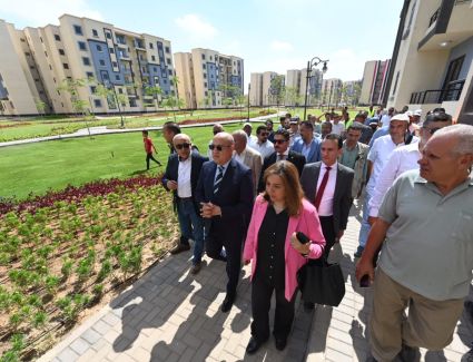 وزير الإسكان يتجول بمواقع وحدات المبادرة الرئاسية "سكن لكل المصريين" لمنخفضى الدخل بمدينة حدائق العاصمة