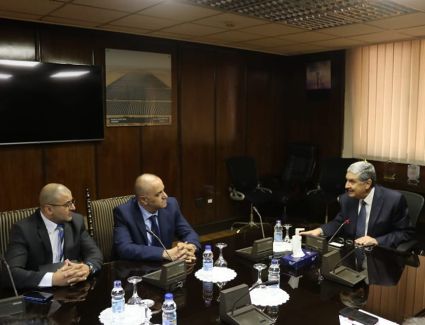وزير الكهرباء يستقبل رئيس قطاع العلاقات الحكومية بشركة اتصالات مصر لتعزيز التعاون