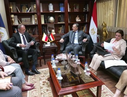 وزير السياحة والآثار يلتقي سفير بولندا بالقاهرة لمناقشة تعزيز سبل التعاون بين البلدين