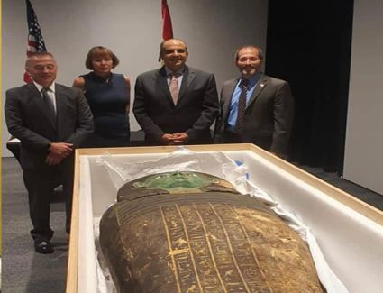 عاجل: القنصلية المصرية في هيوستن تنجح في استرداد تابوت فرعوني من العصور الفرعونية القديمة