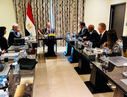 وزير الاتصالات يلتقى مسئولى شركة لينوفو العالمية لبحث فرص الاستثمار فى مصر