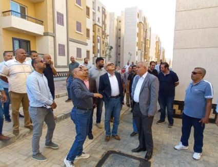 وزير الإسكان يتابع المشروعات الجاري تنفيذها بمدينة أكتوبر الجديدة