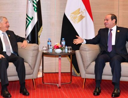 الرئيس السيسي يلتقي رئيس العراق على هامش مشاركة في القمة العربية بالجزائر