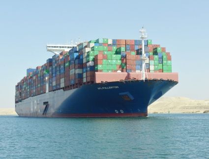 الفريق أسامة ربيع: قناة السويس تشهد عبور 94 سفينة  بإجمالي حمولات صافية 5 مليون طن 