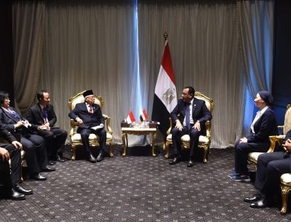 علي هامش قمة المناخ.. رئيس الوزراء يلتقي نائب رئيس جمهورية إندونيسيا