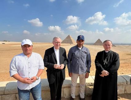 رئيس وزراء الفاتيكان يزور منطقة أهرامات الجيزة
