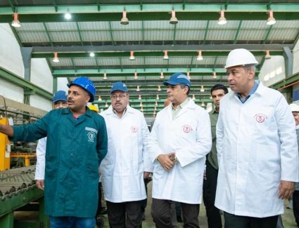 وزير الإنتاج الحربي يتابع سير العملية الإنتاجية في "حلوان للصناعات الهندسية"