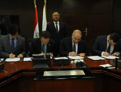 وزير النقل يشهد توقيع مذكرة تفاهم بشأن المنطقة اللوجستية بميناء الإسكندرية