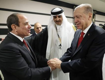 الرئيس  السيسي يلتقي الرئيس التركي بالدوحة