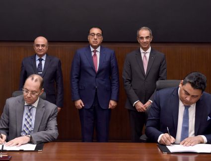 مدبولي يشهد توقيع بروتوكول تعاون لتقديم خدمات الشهر العقاري والتوثيق من خلال مقار الشركة المصرية للاتصالات