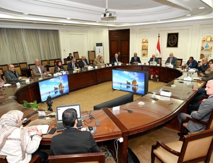 وزير الإسكان ومحافظ بورسعيد يتابعان موقف المشروعات المختلفة بالمحافظة