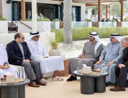 الرئيس السيسي يشارك مع شقيقه رئيس دولة الإمارات في مجلس قصر البحر بأبو ظبي
