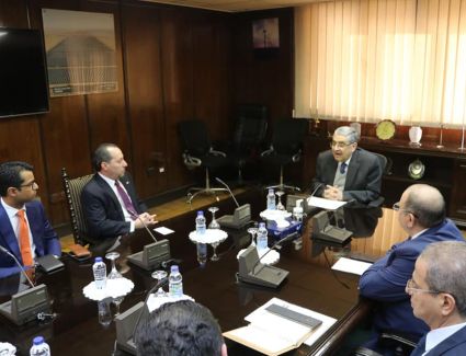وزير الكهرباء يلتقى القائم بأعمال سفير الولايات المتحدة الأمريكية لدى مصر لبحث التعاون المشترك