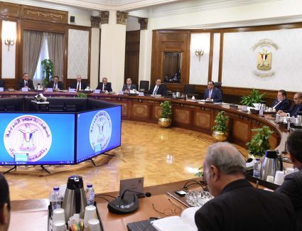 رئيس الوزراء يترأس الاجتماع الأول للجنة متابعة توصيات المؤتمر الاقتصادي "مجلس الأمناء"