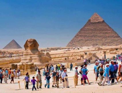 «فيتش» تتوقع نمو السياح الوافدين إلى مصر بوتيرة متسارعة في 2023