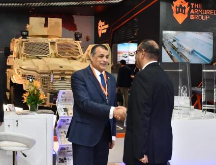 وزير الإنتاج الحربي يتفقد جناح الوزارة بمعرض الدفاع الدولي "IDEX 2023" في الإمارات