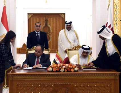 رئيسا وزراء مصر وقطر يشهدان توقيع اتفاقية حكومية لإزالة الازدواج في ضريبة الدخل