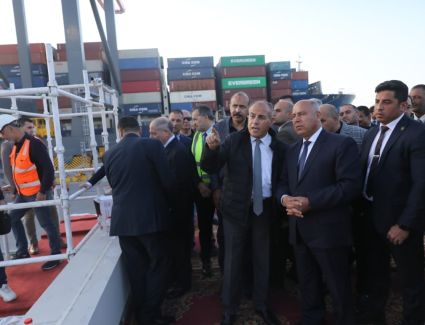 وزير النقل يشهد استقبال السفينة CMA CGM THAMES  التابعة للخط الملاحى CMA CGM
