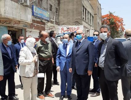 وزير التنمية المحلية ومحافظ القاهرة يتفقدان أعمال إزالة الاشغالات والمخالفات بحى السيدة زينب