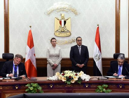 رئيسا وزراء مصر والدنمارك يشهدان توقيع تمديد اتفاقية التعاون القطاعي الاستراتيجي بشأن الطاقة