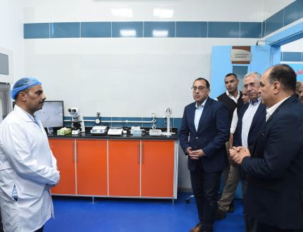 رئيس الوزراء يشهد افتتاح معمل الحجر الزراعي بميناء العين السخنة