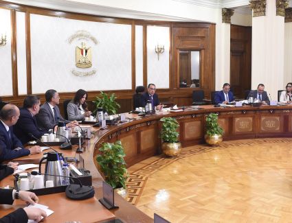 رئيس الوزراء يلتقي رئيس هيئة الاستثمار ونوابه الثلاثة الجُدد 