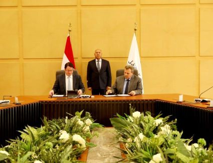 وزير النقل يشهد توقيع بروتوكول تعاون بين الهيئة القومية لسكك حديد مصر وشركة تالجو الاسبانية