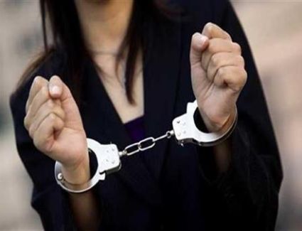 سقوط سيدة أعمال مزيفة استولت على أموال المواطنين بمصر القديمة 