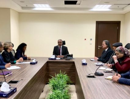 نائب وزير الإسكان وبعثة البنك الدولي يستعرضان التجربة المصرية في تنفيذ آليات التمويل مقابل تحقيق النتائج